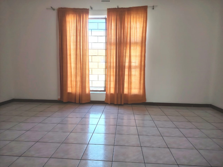 To Let 4 Bedroom Property for Rent in Ravensmead Western Cape